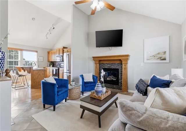 3rd image of 590 S Pine St, Gardner, KS 66030 | MLS# 2636823