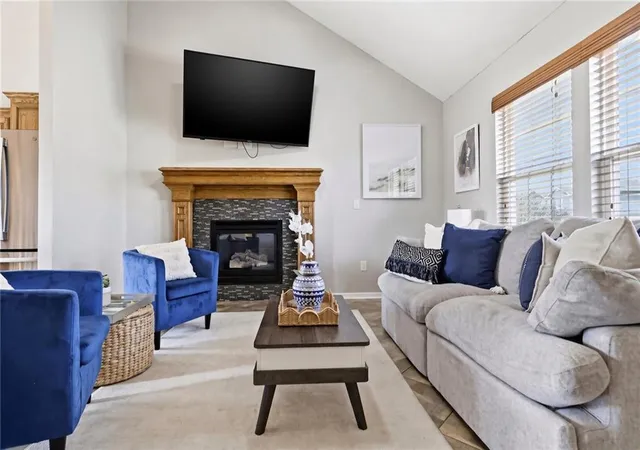 4th image of 590 S Pine St, Gardner, KS 66030 | MLS# 2636823