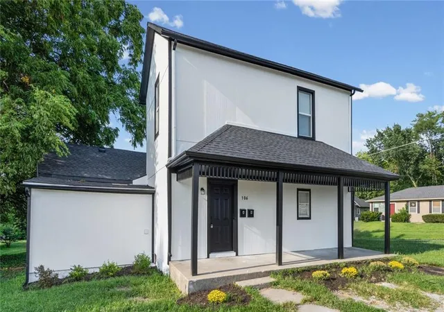 1st image of 106 E Buchanan St, Richmond, MO 64085 | MLS# 2636824