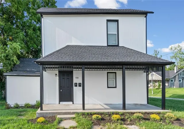 2nd image of 106 E Buchanan St, Richmond, MO 64085 | MLS# 2636824