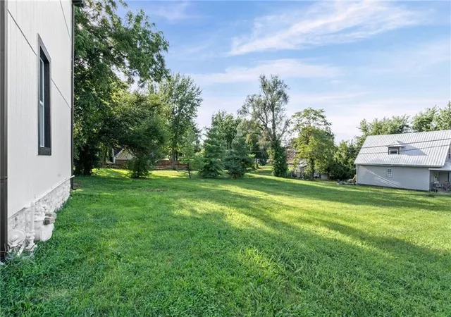 3rd image of 106 E Buchanan St, Richmond, MO 64085 | MLS# 2636824