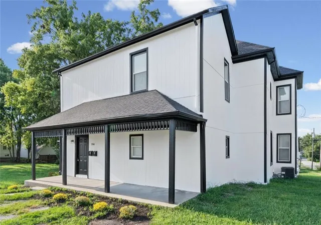 4th image of 106 E Buchanan St, Richmond, MO 64085 | MLS# 2636824