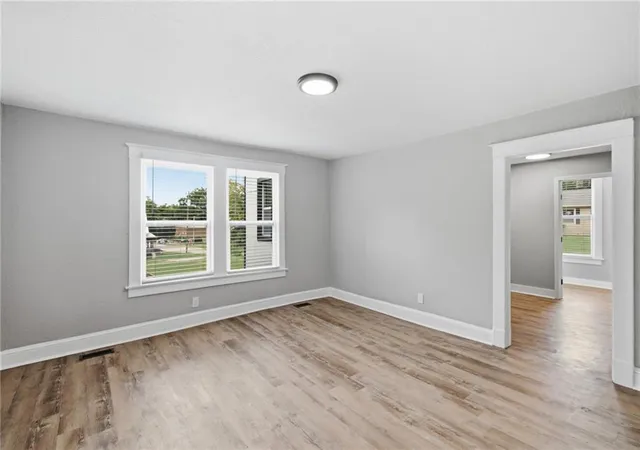 5th image of 106 E Buchanan St, Richmond, MO 64085 | MLS# 2636824