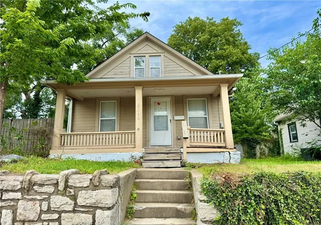 1st image of 2516 W 43rd Ave, Kansas City, KS 66103 | MLS# 2636827