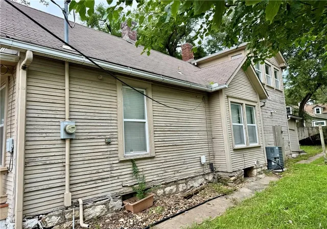 Photo 3 of Sale Pending at 2516 W 43rd Avenue, Kansas City, KS 66103 | MLS# 2636827 | Listing updated on 2026-09-21