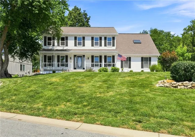 Photo 1 of Sale Pending at 2700 Nw Bent Tree Cir, Lee's Summit, MO 64081 | MLS# 2636831 | Listing updated on 2026-08-30