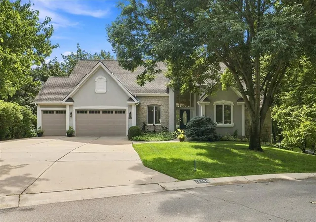 Photo 2 of Sale Pending at 15145 Pawnee Cir, Overland Park, KS 66224 | MLS# 2636833 | Listing updated on 2026-09-13