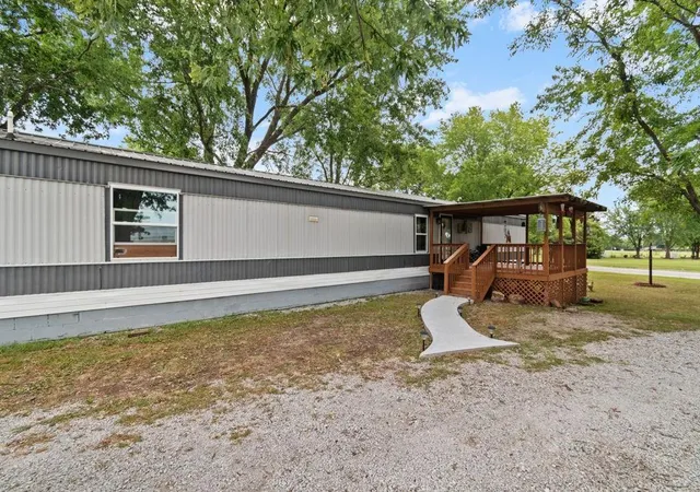 3rd image of 845 S Carriage Dr, Deepwater, MO 64740 | MLS# 2636839