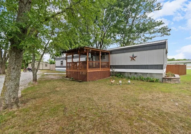 4th image of 845 S Carriage Dr, Deepwater, MO 64740 | MLS# 2636839