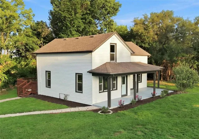 1st image of 2421 N 72nd St, Kansas City, KS 66109 | MLS# 2636842