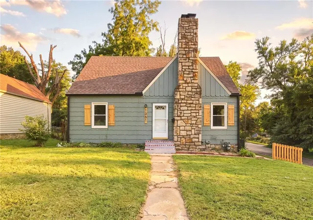 1st image of 1301 E 80th St, Kansas City, MO 64131 | MLS# 2636850