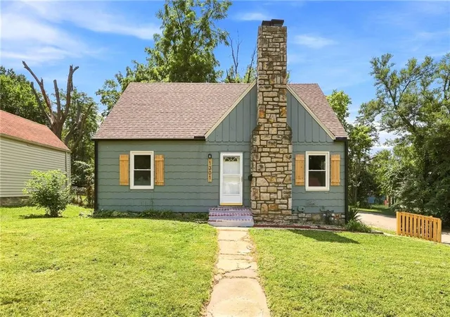 2nd image of 1301 E 80th St, Kansas City, MO 64131 | MLS# 2636850