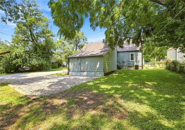 43rd image of 1301 E 80th St, Kansas City, MO 64131 | MLS# 2636850