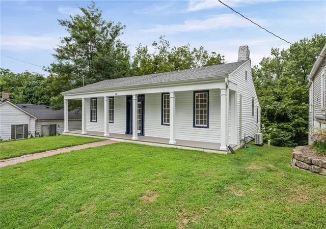 2nd image of 633 Main St, Weston, MO 64098 | MLS# 2636862