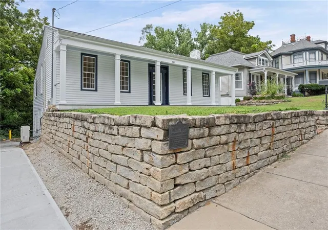 Photo 3 of Single family home for sale at 633 Main St, Weston, MO 64098 | MLS# 2636862 | Listing updated on 2026-08-22