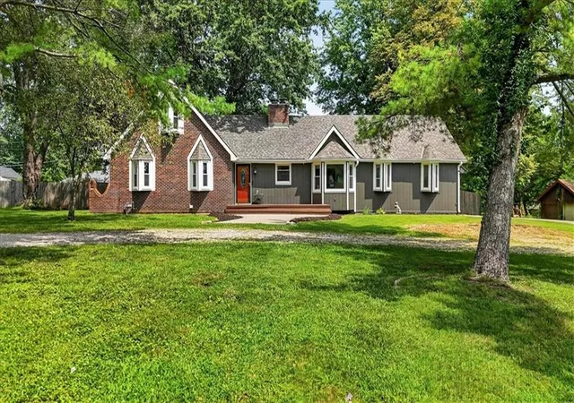 2nd image of 315 S Peculiar Dr, Peculiar, MO 64078 | MLS# 2636868
