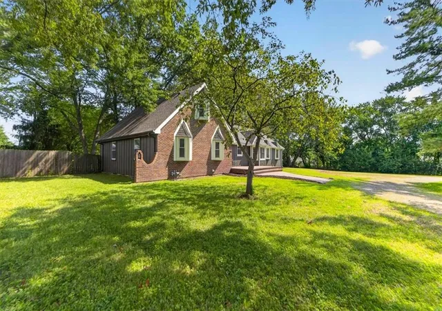 image of 315 S Peculiar Dr, Peculiar, MO 64078 | MLS# 2636868