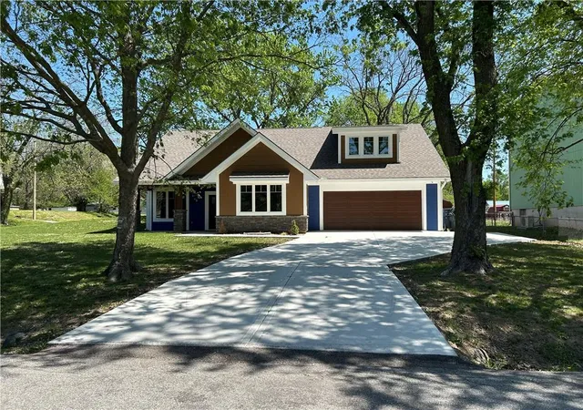 1st image of 920 N 14th St, Leavenworth, KS 66048 | MLS# 2636870