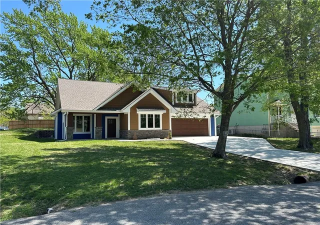 2nd image of 920 N 14th St, Leavenworth, KS 66048 | MLS# 2636870
