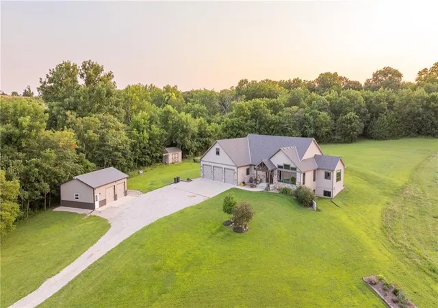 2nd image of 36920 Edgerton Rd, Osawatomie, KS 66064 | MLS# 2636872