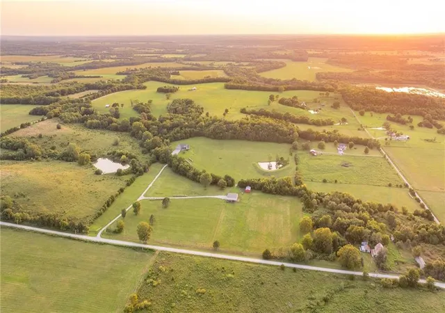 4th image of 36920 Edgerton Rd, Osawatomie, KS 66064 | MLS# 2636872