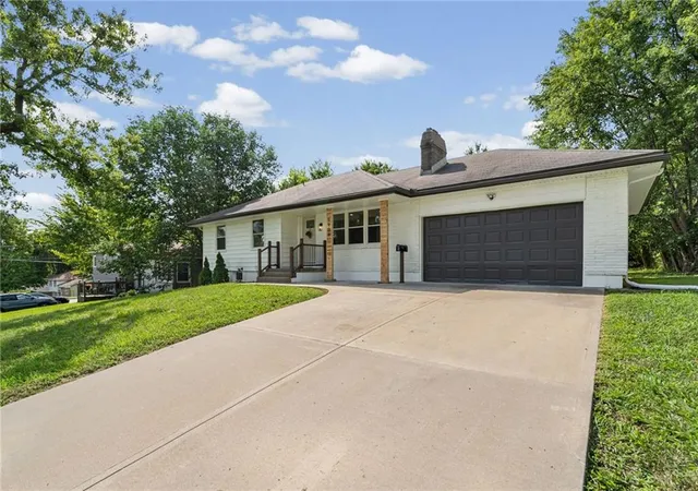 Photo 3 of Sale Pending at 9909 E 77th Terrace, Raytown, MO 64138 | MLS# 2636874 | Listing updated on 2026-08-17