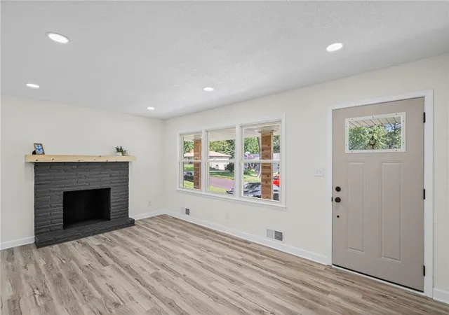 Photo 4 of Sale Pending at 9909 E 77th Terrace, Raytown, MO 64138 | MLS# 2636874 | Listing updated on 2026-08-17