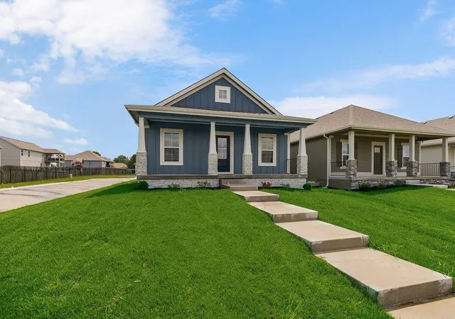 1st image of 1600 Cottonwood Creek Ave #9, Kearney, MO 64060 | MLS# 2636877