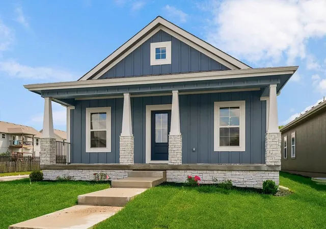 2nd image of 1600 Cottonwood Creek Ave #9, Kearney, MO 64060 | MLS# 2636877