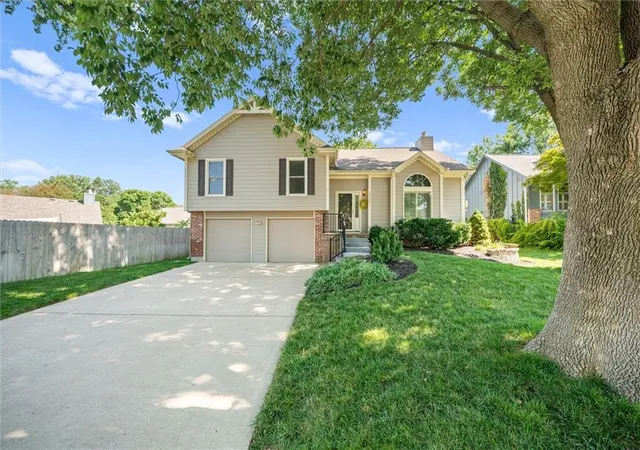 1st image of 22201 W 64th Ter, Shawnee, KS 66226 | MLS# 2636880