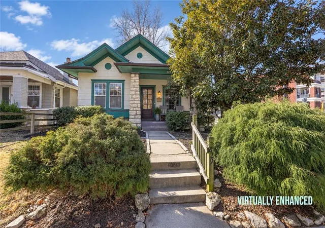 Photo 1 of Single family home for sale at 829 W 40 Street, Kansas City, MO 64111 | MLS# 2636885 | Listing updated on 2026-09-19