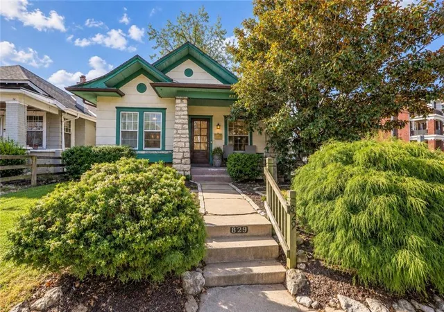 Photo 1 of Single family home for sale at 829 W 40 Street, Kansas City, MO 64111 | MLS# 2636885 | Listing updated on 2026-10-08