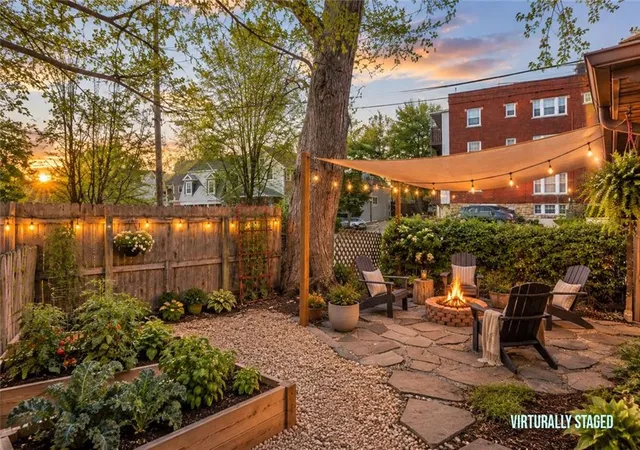 Photo 2 of Single family home for sale at 829 W 40 Street, Kansas City, MO 64111 | MLS# 2636885 | Listing updated on 2026-09-19