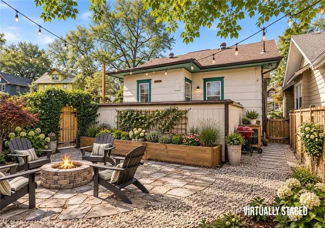 Photo 3 of Single family home for sale at 829 W 40 Street, Kansas City, MO 64111 | MLS# 2636885 | Listing updated on 2026-10-08