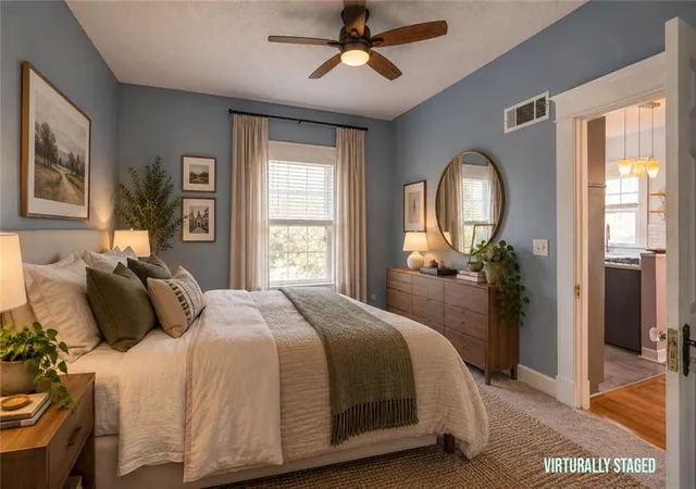 Photo 3 of Single family home for sale at 829 W 40 Street, Kansas City, MO 64111 | MLS# 2636885 | Listing updated on 2026-09-19