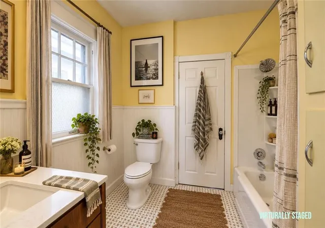 Photo 4 of Single family home for sale at 829 W 40 Street, Kansas City, MO 64111 | MLS# 2636885 | Listing updated on 2026-09-19