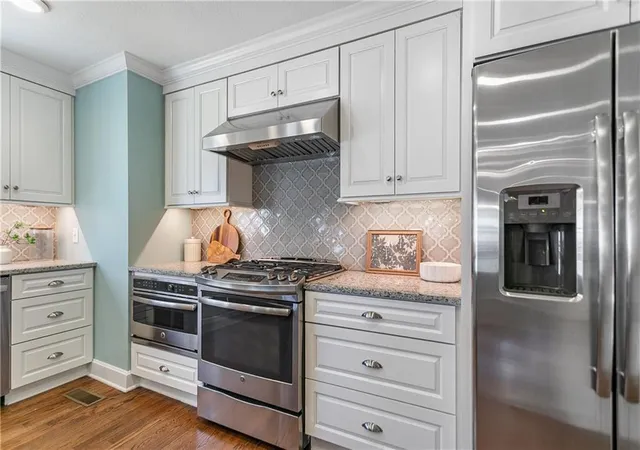 Photo 3 of Sale Pending at 109 W 65th Street, Kansas City, MO 64113 | MLS# 2636889 | Listing updated on 2026-09-25
