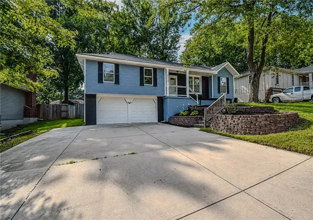 Photo 3 of Sale Pending at 5210 S Mccoy St, Independence, MO 64055 | MLS# 2636892 | Listing updated on 2026-08-23