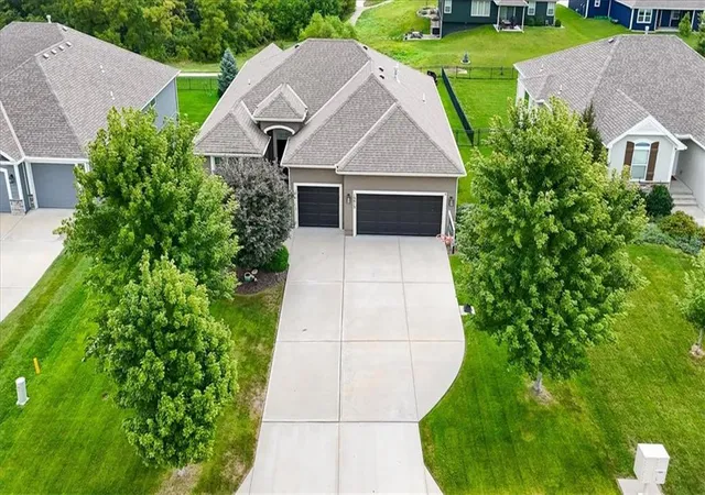 1st image of 19013 Deer Run St, Spring Hill, KS 66083 | MLS# 2636893