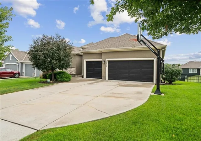 2nd image of 19013 Deer Run St, Spring Hill, KS 66083 | MLS# 2636893
