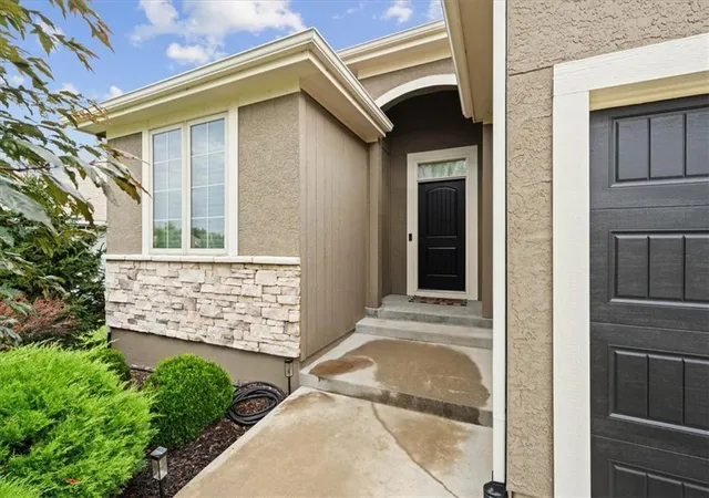 image of 19013 Deer Run St, Spring Hill, KS 66083 | MLS# 2636893