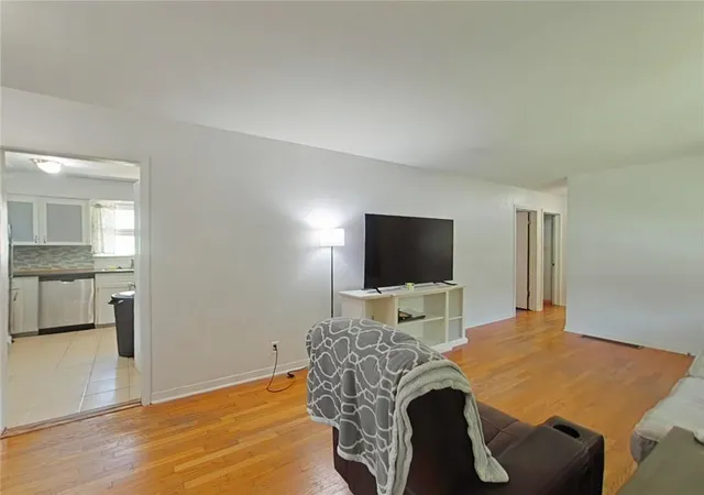 Photo 3 of Single family home for sale at 2307 Valley Brk Ln, Saint Joseph, MO 64503 | MLS# 2636900 | Listing updated on 2026-08-25
