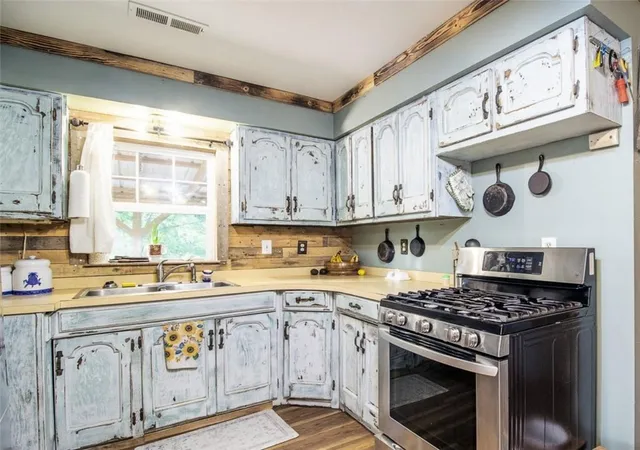 Photo 3 of Single family home for sale at 25438 Poplar Dr, Barnett, MO 65011 | MLS# 2636901 | Listing updated on 2026-10-05