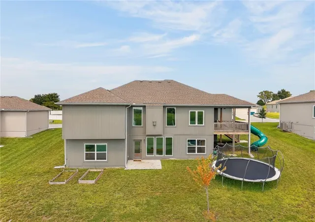 3rd image of 1015 Fox Trot Dr, Odessa, MO 64076 | MLS# 2636903