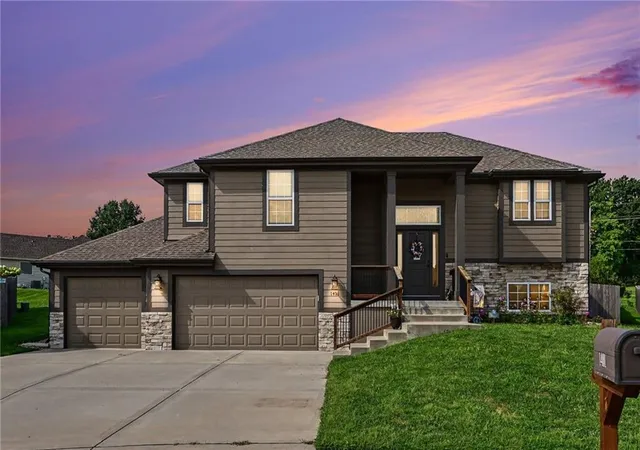 3rd image of 1401 Ne 182Nd St, Smithville, MO 64089 | MLS# 2636905