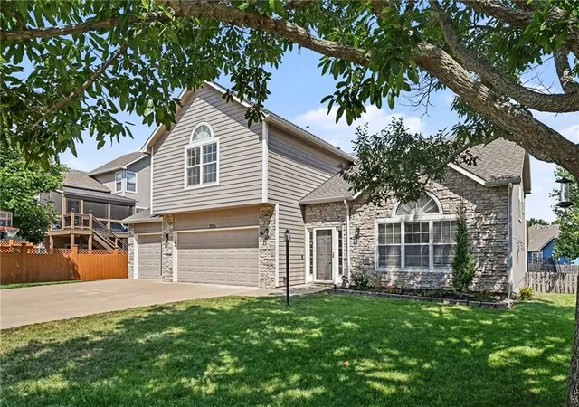 2nd image of 3214 Nottingham Ct, Lawrence, KS 66049 | MLS# 2636906