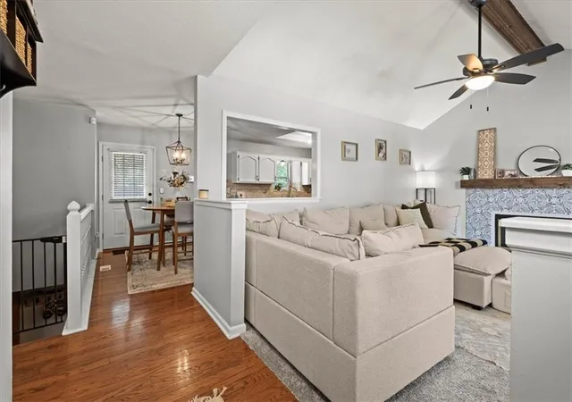 Photo 2 of Single family home for sale at 1712 Ne Whitestone Dr, Lees Summit, MO 64086 | MLS# 2636910 | Listing updated on 2026-08-28