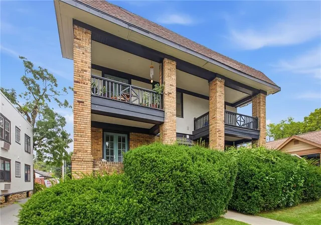 2nd image of 4340 Holly St, Kansas City, MO 64111 | MLS# 2636918
