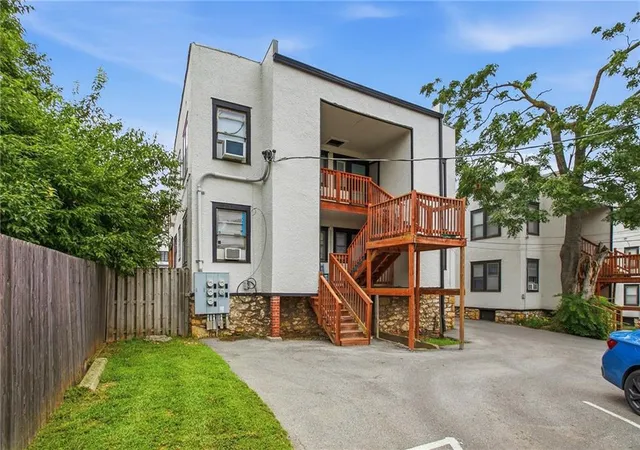 Listing Photo 4 - Condo for sale in building located at 4340 Holly St, Kansas City, MO 64111