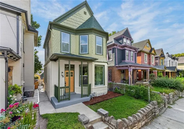 Photo 2 of Single family home for sale at 424 Olive St, Kansas City, MO 64124 | MLS# 2636919 | Listing updated on 2026-08-28